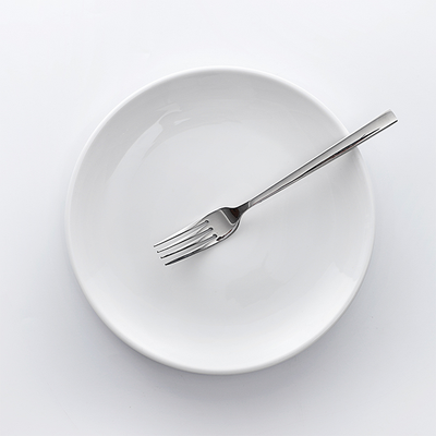 H.P Ivory / 7" Rimmed Think Plate